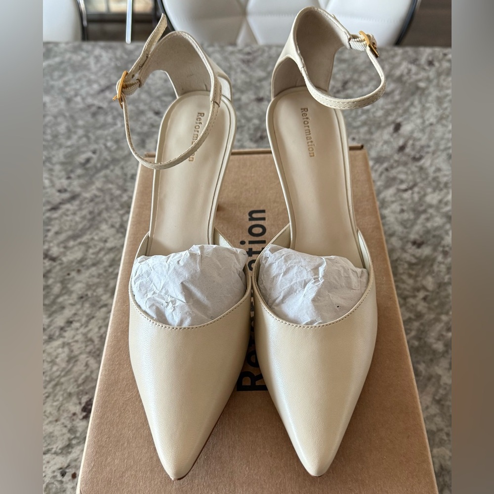 Reformation Nessa Heeled Pump in Almond Leather, Size 7.5 - Picture 4 of 12